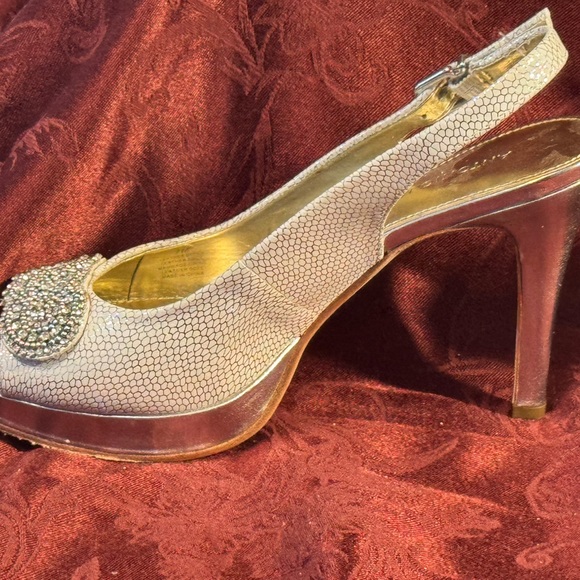ANTONIO MELANI Gold Slingback Heels with Embellished Bow - Picture 6 of 7